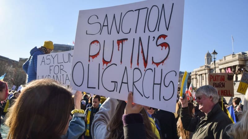 EU přitvrdila proti Rusku. Ministři schválili největší rozšíření sankcí od začátku války