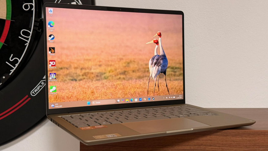 Asus Zenbook 14 (2026) recenze: stylový, kompaktní, avšak se sebevědomou cenou