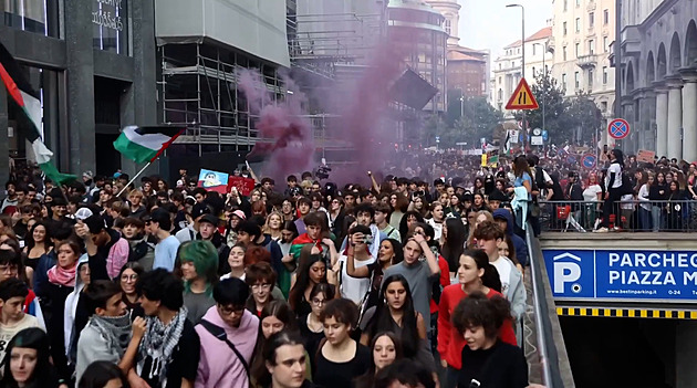 Vlna studentského hněvu proti drahotě se přehnala Itálií. Násilí ovládlo Řím a Turín