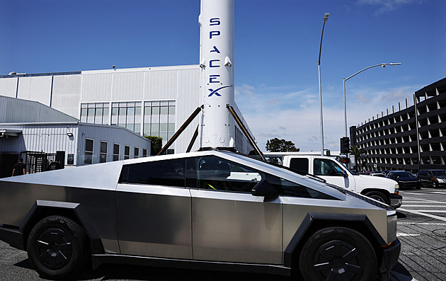 Spojení Tesly a SpaceX vzbuzuje otázky. Mohlo by zkomplikovat vazby na čínský trh