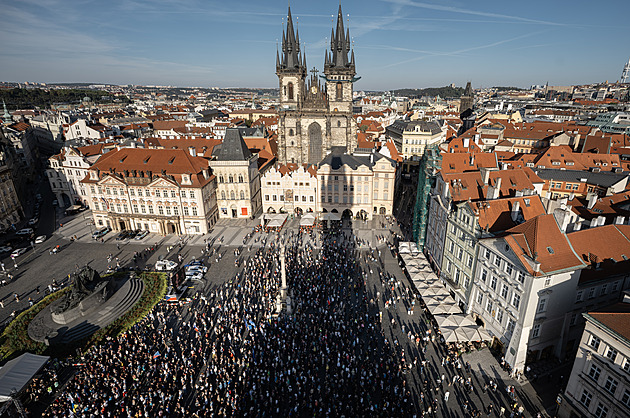 Milion chvilek svolal demonstrace za ČT a ČRo. Napřed v Brně, pak v Praze