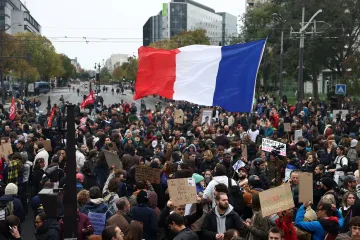 Ve Francii začala další vlna demonstrací, v Lyonu byla rozehnána